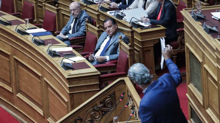 Άγριος καβγάς Πολάκη - Γεωργιάδη στη Βουλή: "Στημένο το κλάμα της Λινού, είμαι εδώ, είμαι ΣΥΡΙΖΑ" - "Είσαι δειλός"