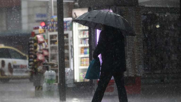 Κακοκαιρία: &quot;Γραμμή λαίλαπας&quot; σαρώνει τη χώρα, λέει ο Μαρουσάκης - Οι περιοχές που είναι στο επίκεντρο [βίντεο]