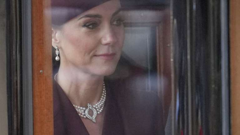 Mανία με το Zara φόρεμα της Κέιτ Μίντλετον στη νέα της εμφάνιση