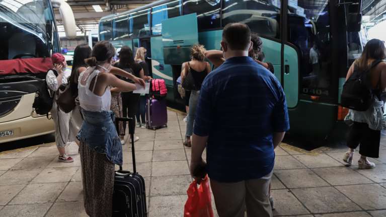 Χαμός με τα ΚΤΕΛ για Πάτρα λόγω καρναβαλιού - Φεύγει ένα λεωφορείο κάθε τρία λεπτά