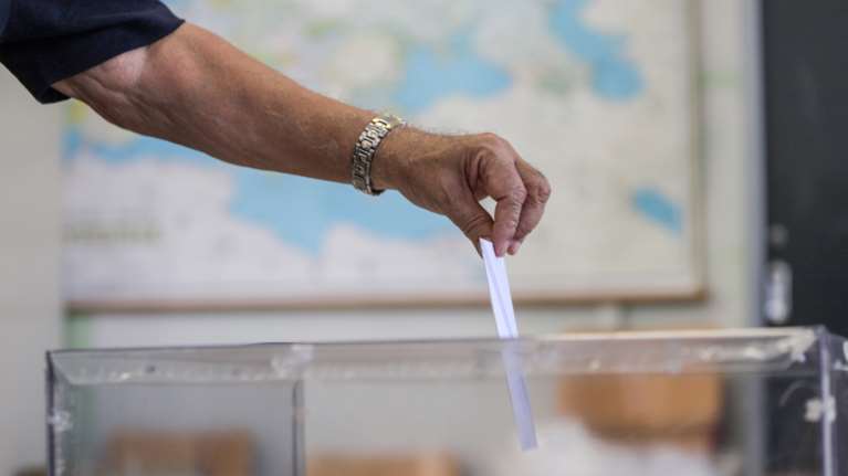 Δημοσκόπηση Interview: Το 77% βλέπει συγκάλυψη στα Τέμπη - Τρίτο κόμμα ο Βελόπουλος