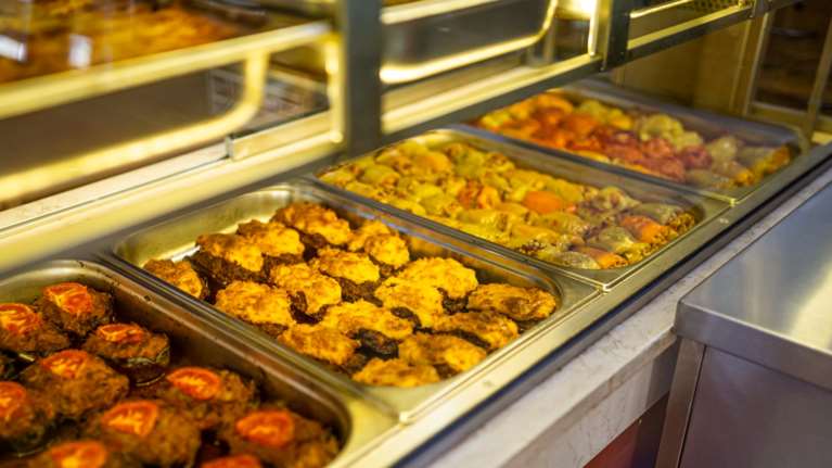 Κορονοϊός-Θεσσαλονίκη:  Δωρεάν 5.000 μερίδες φαγητού από αλυσίδα μαγειρείων που αναστέλλει τη λειτουργία της