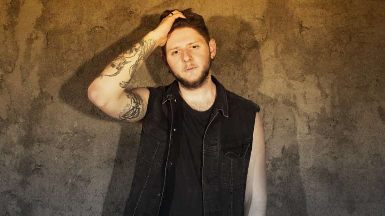 Κορωπί: Σπαράζει η μητέρα του μουσικού Φίλιππου Ρούσσου - Ψάχνουν τον οδηγό φορτηγού που τον εγκατέλειψε σε τροχαίο