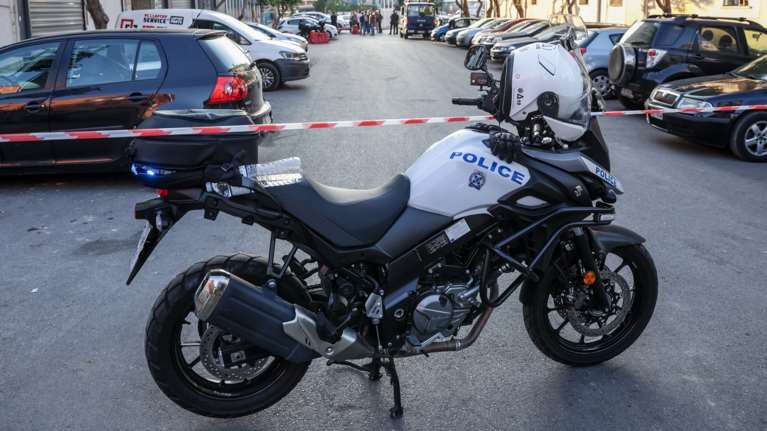 Νέα αδιανόητη καταγγελία- &quot;Με χτύπησε ο πρώην σύζυγος και ο πεθερός μου μπροστά στον φρουρό&quot; - Στο Α.Τ. Χολαργού