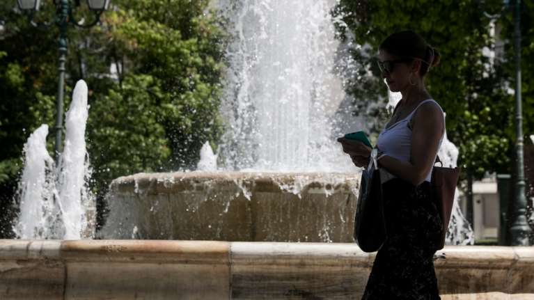 Καιρός: Στο κόκκινο ο υδράργυρος από σήμερα, επιστρέφει η αφρικανική σκόνη - Οι τέσσερις περιοχές που θα &quot;καούν&quot;