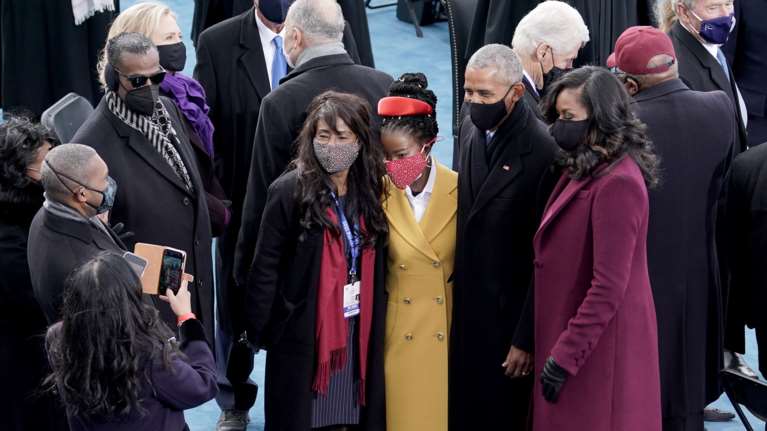 Αμάντα Γκόρμαν: Αποκαλύπτει την "κατσάδα" της Μισέλ Ομπάμα στον Μπαράκ στην ορκωμοσία Μπάιντεν [Βίντεο]