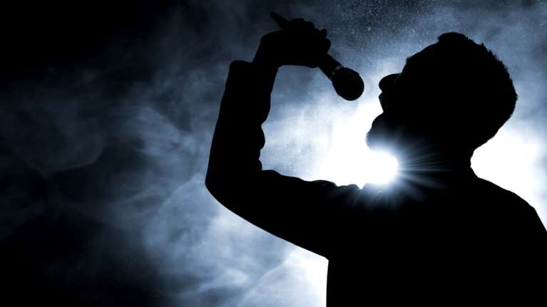 Αποκάλυψη: Και ένας πρώην παίκτης reality ετοιμάζεται να καταγγείλει τον γνωστό τραγουδιστή