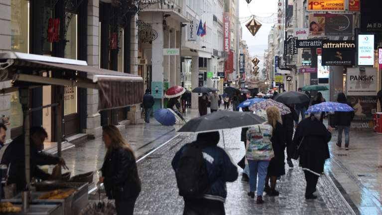 Καιρός: Αλλαγή σκηνικού με βροχές και καταιγίδες, ακόμα και στην Αττική - Απότομη πτώση της θερμοκρασίας από την Τρίτη