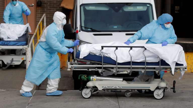 Κορονοϊός - ΗΠΑ: Θλιβερό ρεκόρ με 89.000 κρούσματα σε 24 ώρες - Σκληρή κριτική Ομπάμα σε Τραμπ