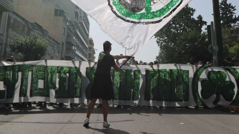 Χειροπέδες σε 12 οπαδούς του ΠΑΟ - Ποιες κατηγορίες τους βαρύνουν