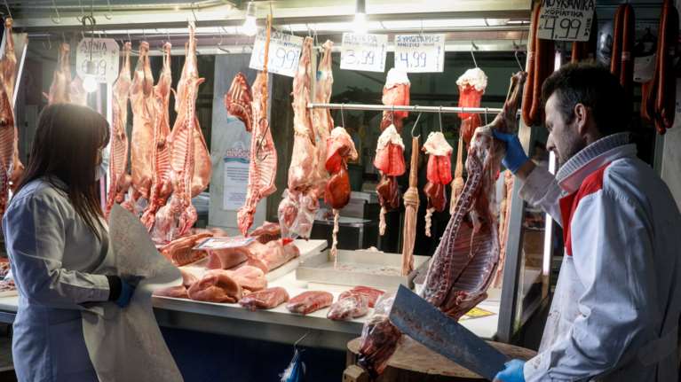 Επίσκεψη στο κρεοπωλείο: Η συνήθεια που έγινε... λατρεία μέσα στο lockdown