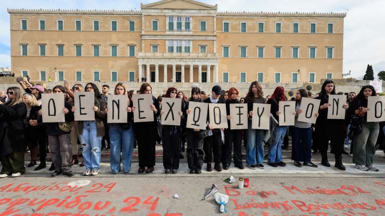 Αμήχανη η κυβέρνηση από την οργή για τα Τέμπη - Κοινό μέτωπο χτίζει η αντιπολίτευση με συζήτηση στη Βουλή