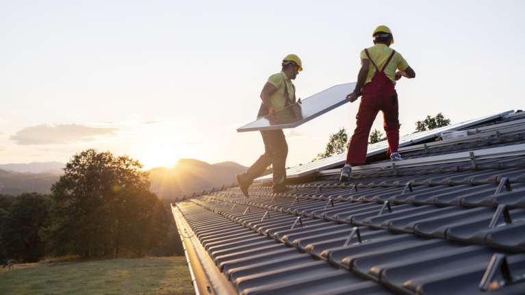 Ερχεται ο &quot;πόλεμος&quot; του φωτοβολταϊκού: Ποια νοικοκυριά και επιχειρήσεις έχουν προβάδισμα στην επιδότηση