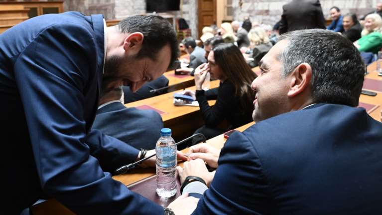 Ο Αλέξης Τσίπρας στηρίζει (ακόμα) τον Κασσελάκη - Η παρουσία του στην ΚΟ μήνυμα αποδοκιμασίας για Αχτσιόγλου &amp; Τσακαλώτο