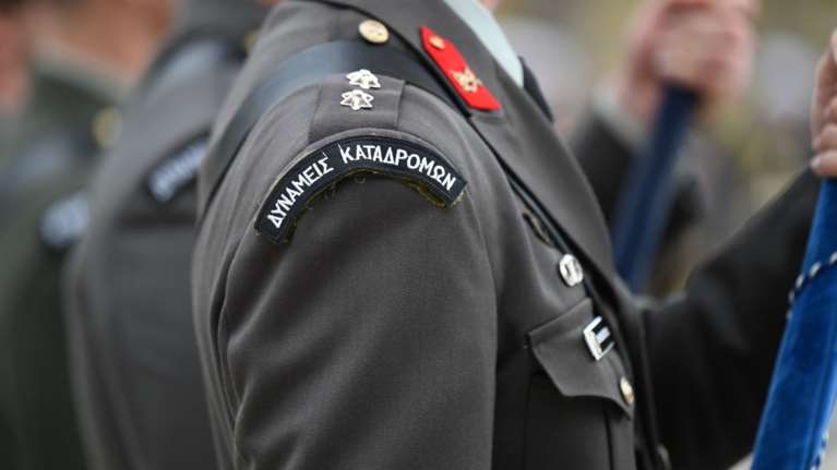 Πληθαίνουν τα κρούσματα &quot;γαλάζιων ανταρτών&quot; για τις αυξήσεις στους ένστολους - Στη ΔΕΘ παραπέμπει ο Πιερρακάκης