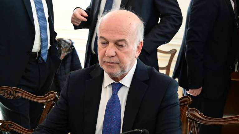 Ο Φλωρίδης δεν βλέπει συγκάλυψη στα Τέμπη επειδή υπάρχουν 40 κατηγορούμενοι - Η αιχμηρή απάντηση Καρίπογλου