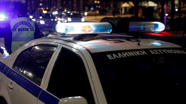 Επεισοδιακή καταδίωξη από το Χαλάνδρι έως το Μενίδι - Ζημιές σε ΙΧ, τρεις προσαγωγές