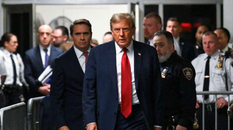 Πρώτη φορά στην ιστορία: Ο πρώην πρόεδρος των ΗΠΑ Ντόναλντ Τράμπ καταδικάστηκε για τον χρηματισμό της πορνοστάρ Στόρμι Ντάνιελς