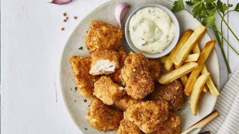 Κοτόπουλο: Το &quot;άγιο δισκοπότηρο&quot; του street food - Νέες επενδύσεις με στόχο τη Gen Z