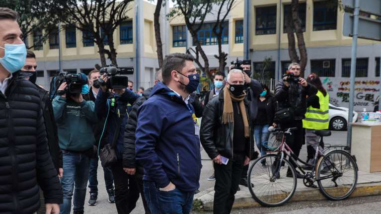 Εκτάκτως στη Θεσσαλονίκη Χαρδαλιάς και Αρκουμανέας- Συναγερμός για κρούσματα της αφρικανικής μετάλλαξης σε ιερείς