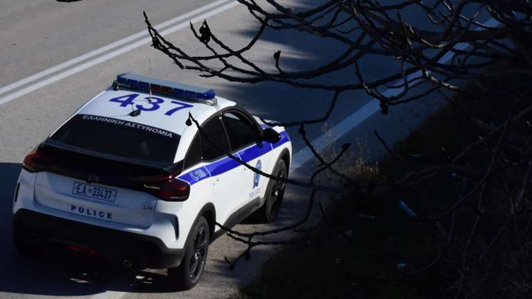 Μυστήριο με τη νεκρή Γερμανίδα στο Πήλιο: Στο &quot;σκοτάδι&quot; οι έρευνες - Η δυσκολία που αντιμετωπίζουν οι αστυνομικοί με τον συζυγό της