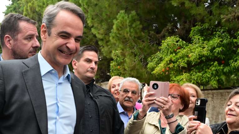 Κυβέρνηση: Θέλει να αφήσει πίσω της το σοκ των Τεμπών- Εξορμήσεις Μητσοτάκη στις γειτονιές