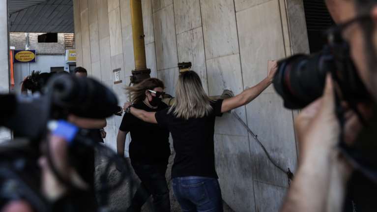 Ασφυκτική πίεση στη Δήμητρα Πισπιρίγκου για το βράδυ που πέθανε η Ίριδα - Κατάθεση 10 ωρών και αντιφάσεις