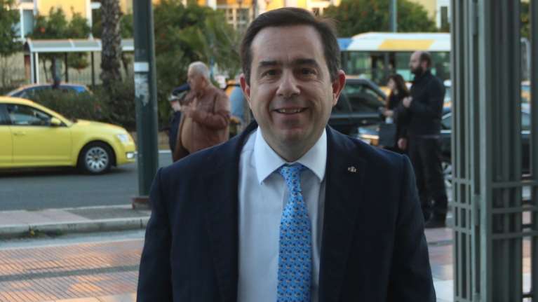 Ο Μηταράκης είπε στο BBC ότι το Μετρό Θεσσαλονίκης... λειτουργεί - Τον τρολάρουν στο Twitter