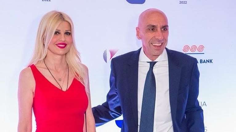 Έλενα Ράπτη: Πάσχα στη Μύκονο με τον σύντροφό της Γιάννη Μπρατάκο - Με δερμάτινα τζάκετ και χαμόγελα