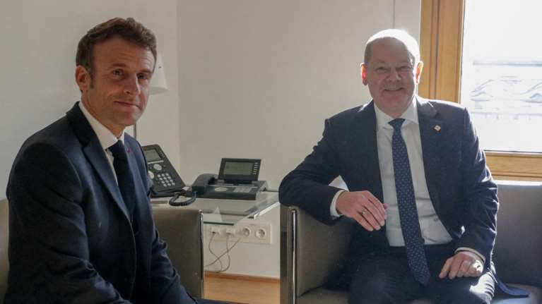 Γεύμα εργασίας Μακρόν - Σολτς στο Παρίσι - Μετά τις ρωγμές στον γαλλο-γερμανικό άξονα