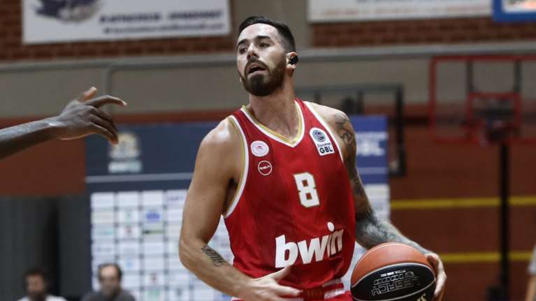 Ολυμπιακός: Ο Λούκα Βιλντόζα εξήγησε τι είναι το μεγάλο μαύρο σκουλαρίκι που φορούσε στο χθεσινό ματς