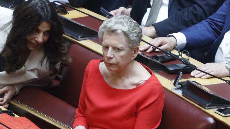 Η Ελενα Ακρίτα απαντά γιατί ήταν βλοσυρή στα έδρανα της Βουλής - "Πονούσα"