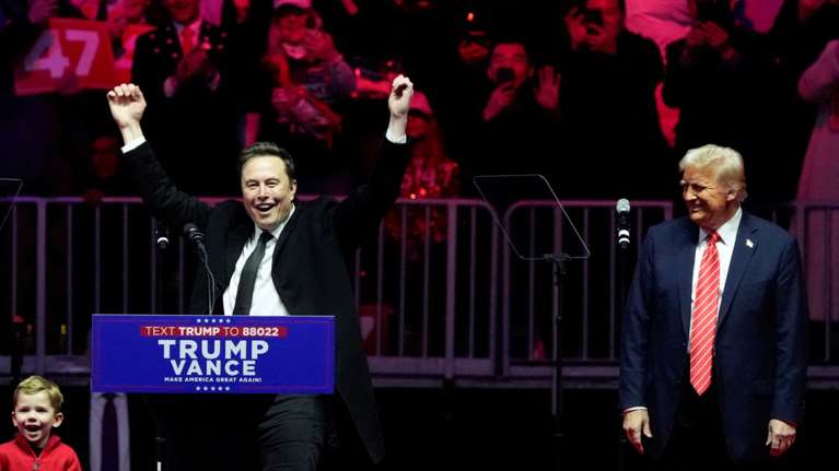 Υπέρ της εξαγοράς του TikTok από τον Ίλον Μασκ ο Τραμπ, "αν το θέλει"