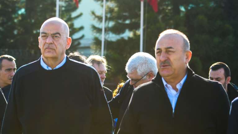 Αχτίδα φωτός στα ελληνοτουρκικά μετά την αγκαλιά Δένδια με Τσαβούσογλου - Η νέα &quot;διπλωματία των σεισμών&quot;