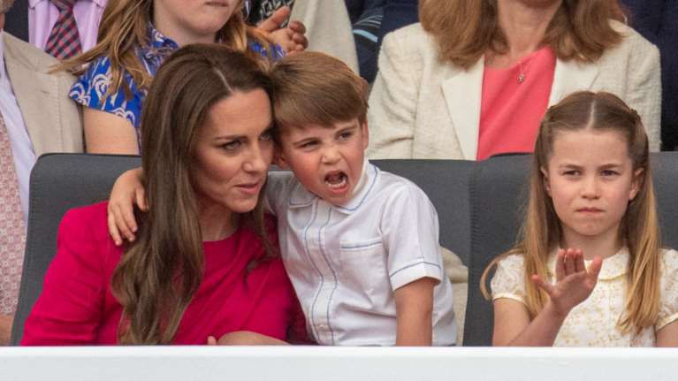 Η προειδοποίηση της Κέιτ Μίντλετον προς τον Τζορτζ, τη Σάρλοτ και τον Λούις: Έτσι τους κρατάει υπό έλεγχο στις δημόσιες εμφανίσεις τους