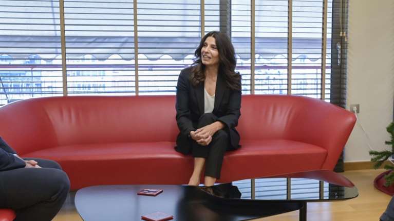 Τσαπανίδου: Θα διαγράψει τον Κουτούπη ο Μητσοτάκης ή στηρίζει το πλιάτσικο 5,5 εκατ. με 420 απευθείας αναθέσεις;