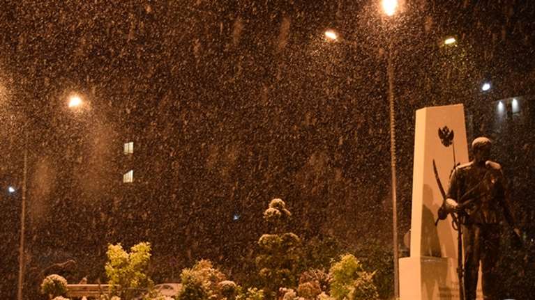 &quot;Ντύθηκε&quot; στα λευκά η Φλώρινα - Επεσαν τα πρώτα χιόνια [εικόνες - βίντεο]