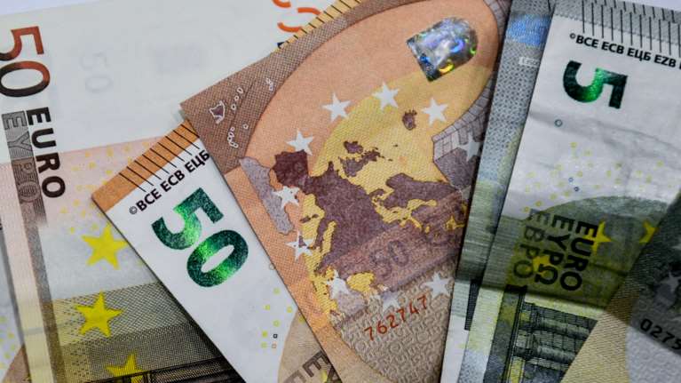 Εκτακτη επιχορήγηση έως 18.000 ευρώ σε επιχειρήσεις που επλήγησαν από πανδημία και φυσικές καταστροφές - Οι προϋποθέσεις