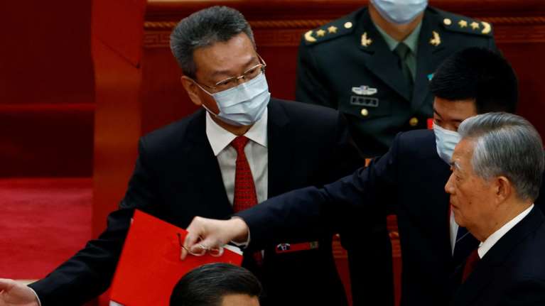 Το Πεκίνο &quot;εξηγεί&quot; την απομάκρυνση του πρώην πρόεδρου από το συνέδριο του ΚΚΚ: Για το καλό της υγείας του