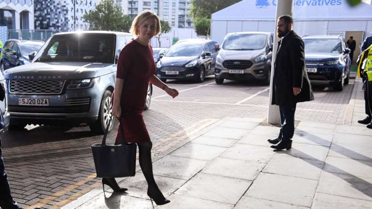 Χαμός για την Λιζ Τρας: Ετήσιος μισθός 115.000 λίρες για μόλις 45 μέρες πρωθυπουργίας - &quot;Δεν έχει κερδίσει το δικαίωμα&quot;