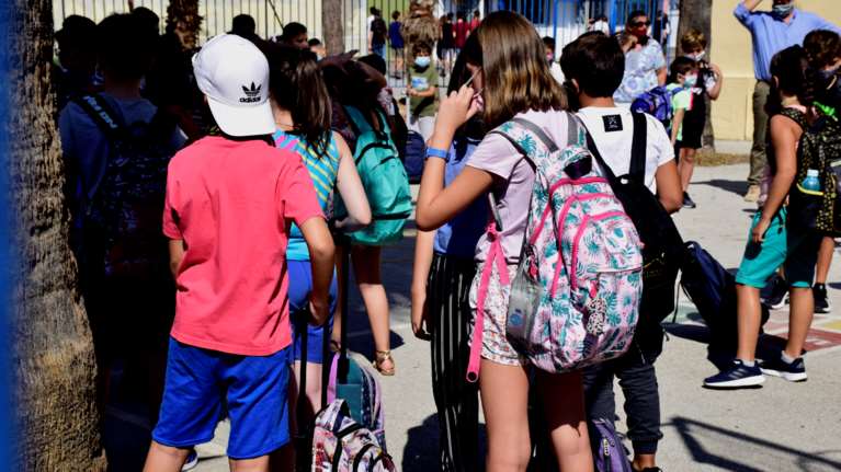 Θεσσαλονίκη - Καταγγελίες γονέων: Παιδιά κάνουν μάθημα σε υπόγειες αίθουσες χωρίς εξαερισμό