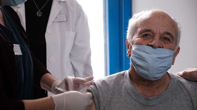 Έρευνα της ΠΟΕΔΗΝ: Αναλυτικά η κατάσταση ανά νησί για την πορεία των εμβολιασμών και τους γιατρούς