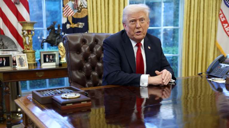 Διεθνείς αντιδράσεις μετά τους δασμούς 25% που επέβαλε ο Τραμπ στα εισαγόμενα αυτοκίνητα - Ανοιχτός εμπορικός πόλεμος