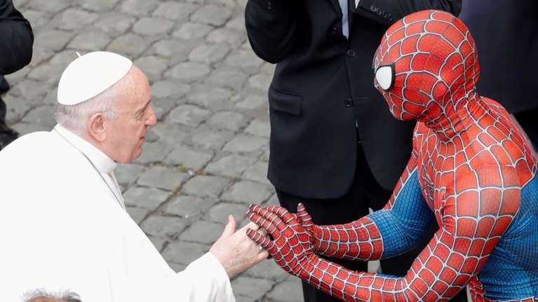 Ο Πάπας Φραγκίσκος συνάντησε τον... Spider-Man [εικόνες]