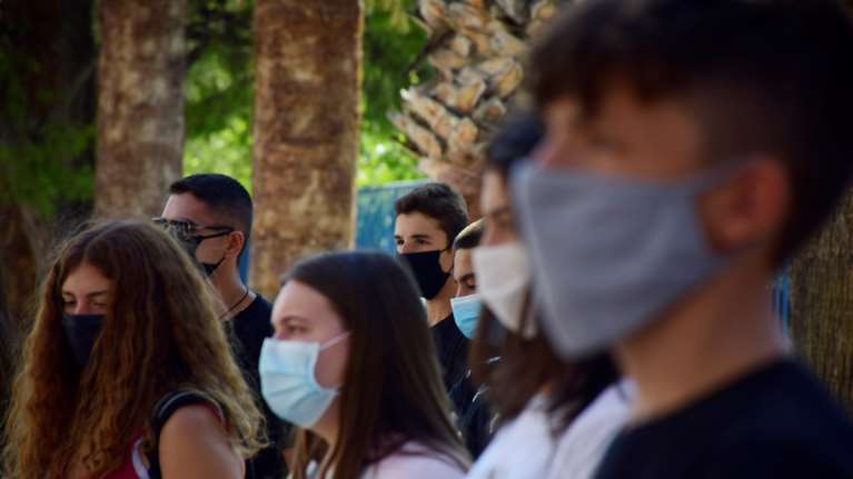 Καπραβέλος: Να μην ανοίξουν τα σχολεία - Μόνη λύση ο εμβολιασμός όλων