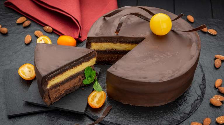 Πετρετζίκης: Συνταγή για εύκολο και γρήγορο κέικ με σοκολάτα και πορτοκάλι