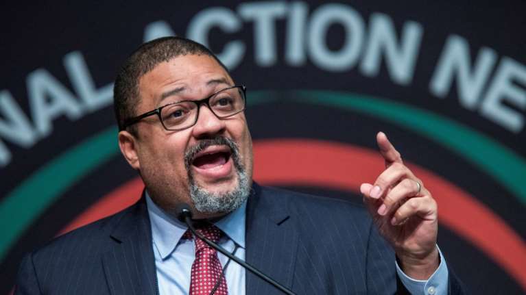 Aφροαμερικανός, Δημοκρατικός και προοδευτικός: Ποιος είναι ο εισαγγελέας που απήγγειλε κατηγορίες σε βάρος του Τραμπ