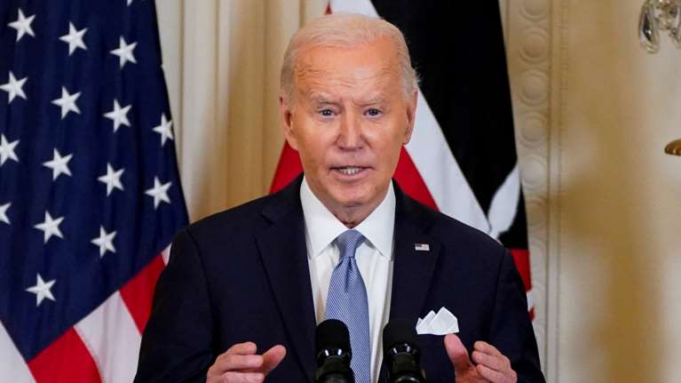 Μεγαλώνει η πίεση στον Μπάιντεν: Δημοκρατικοί γερουσιαστές και ο...Κλούνεϊ του ζητούν να αποσυρθεί από την κούρσα