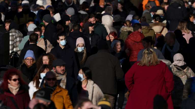 Μετάλλαξη Όμικρον: Ποιοι κινδυνεύουν περισσότερο από τη "σούπερ παραλλαγή" - Τα παράδοξα συμπεράσματα