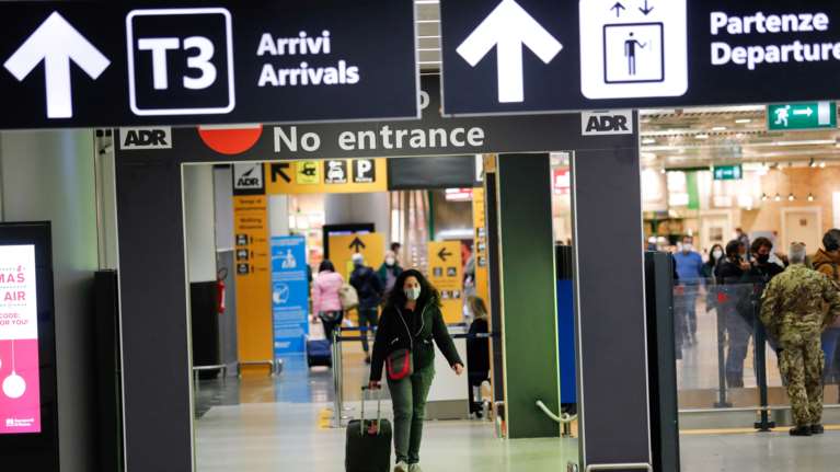 Συναγερμός στην Ιταλία: Εντοπίσθηκε ασθενής προσβεβλημένος από το νέο στέλεχος του ιού